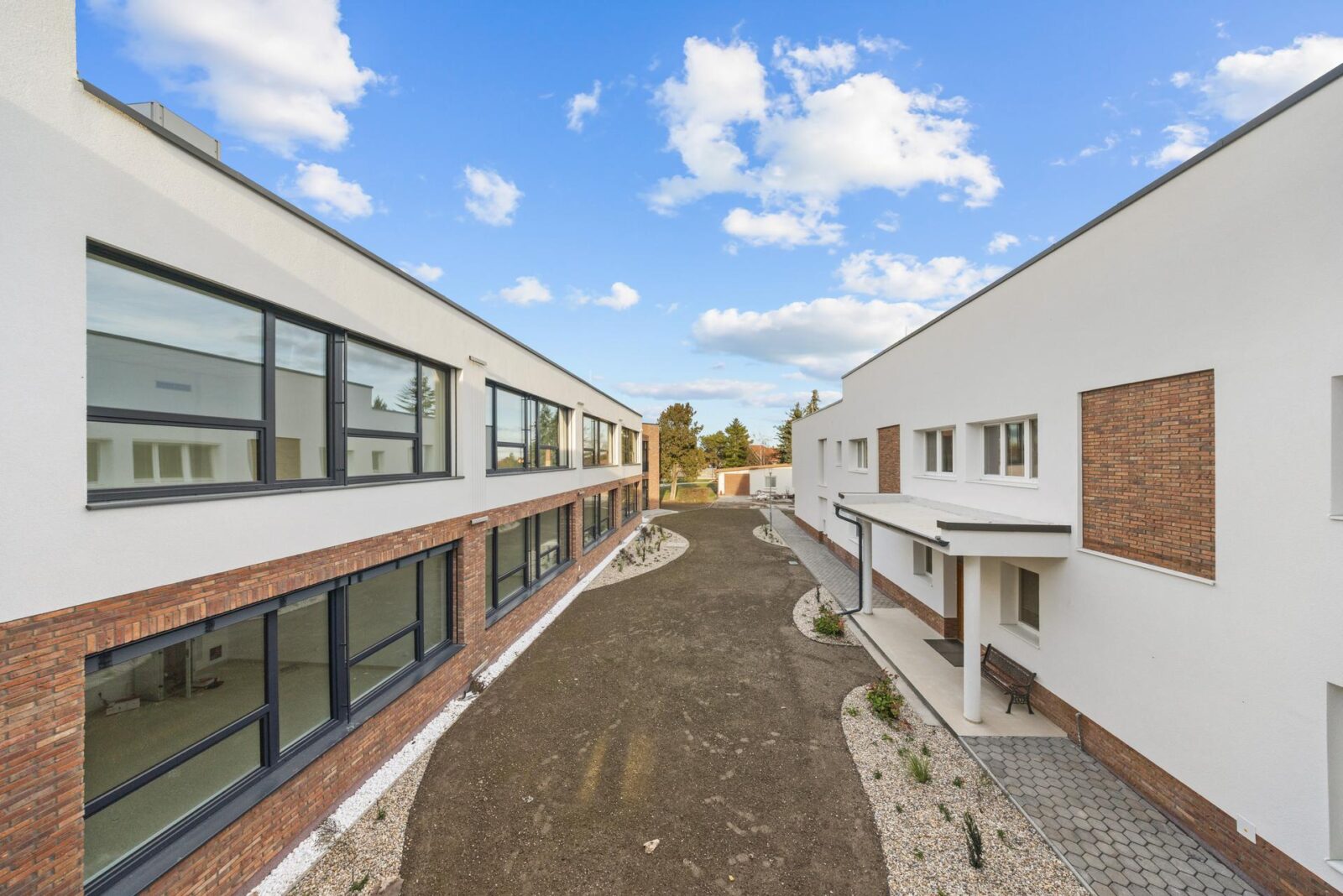 Základná Škola Madony exteriér 03